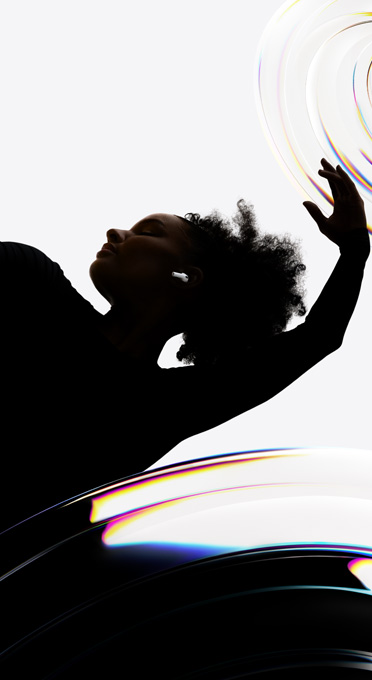 一位舞者的耳朵里塞着 AirPods Pro 3，享受着免提聆听体验