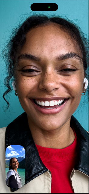 iPhone 17 Pro 屏幕展示视频人物居中功能。