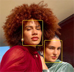 画面展示正在使用拍照人物居中功能，突出显示人物面部。