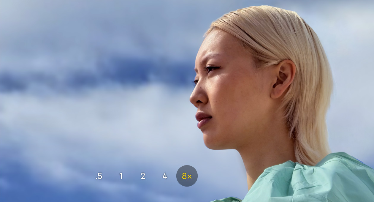 iPhone 17 Pro 相机 app，界面显示 0.5 倍、1 倍、2 倍、4 倍和 8 倍光学变焦选项，其中 8 倍选项被选中。