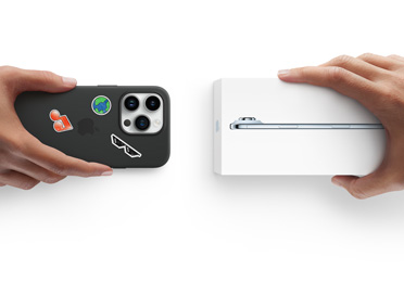 一只手递出安装着硅胶保护壳、背面贴有贴纸的 iPhone 13，对面一只手送上盒装的全新 iPhone Air，寓意折抵换购。